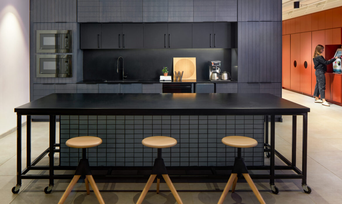 Blackstone Plaza WOWT kitchen